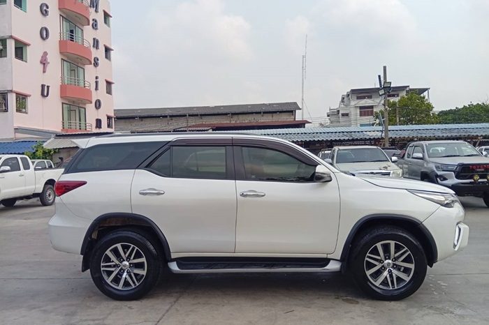 TOYOTA 2WD 2019 2.4V AT FORTUNER WHITE  1490 full