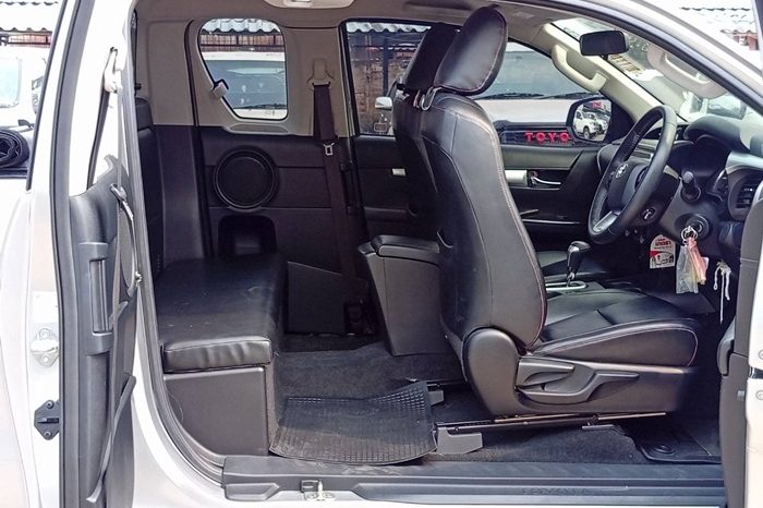 REVO PRE 2021 2.4 MID AT SMART CAB SILVER  195 full