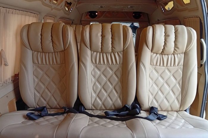 TOYOTA 2WD 2019 3.0 AT COMMUTER WHITE  7322 full