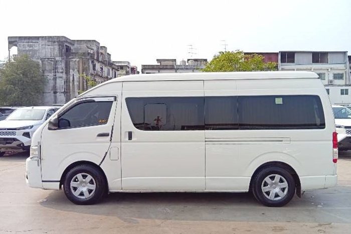 TOYOTA 2WD 2019 3.0 AT COMMUTER WHITE  7322 full
