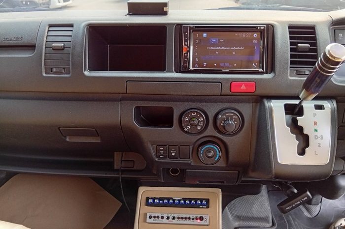 TOYOTA 2WD 2019 3.0 AT COMMUTER WHITE  7322 full