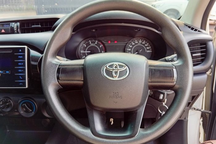 REVO 2WD 2020 2.8J MT STANDARD WHITE  59552 full