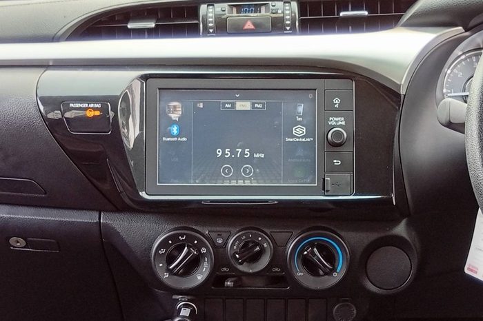 REVO PRE 2020 2.4 ENTRY AT DOUBLE CAB SILVER  2713 full