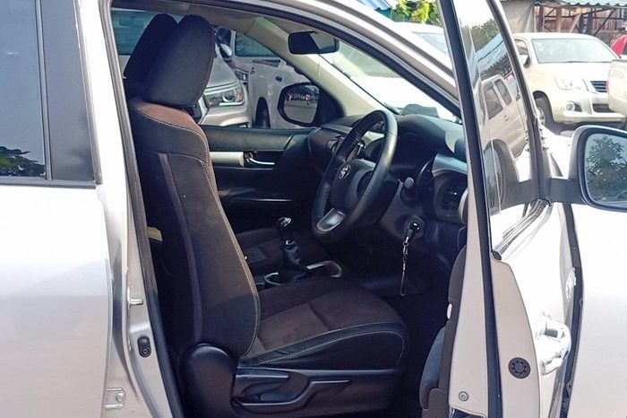 REVO 2WD 2018 2.4E MT DOUBLE CAB SILVER  3604 full