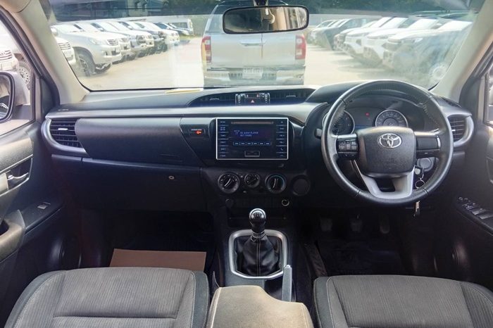 REVO 2WD 2018 2.4E MT DOUBLE CAB SILVER  3604 full