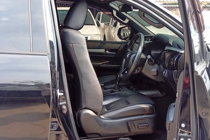 ROCCO PRE 2021 2.4G AT DOUBLE CAB BLACK  9585 full