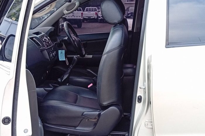 VIGO 4WD 2014 2.5E MT DOUBLE CAB SILVER  3318 full