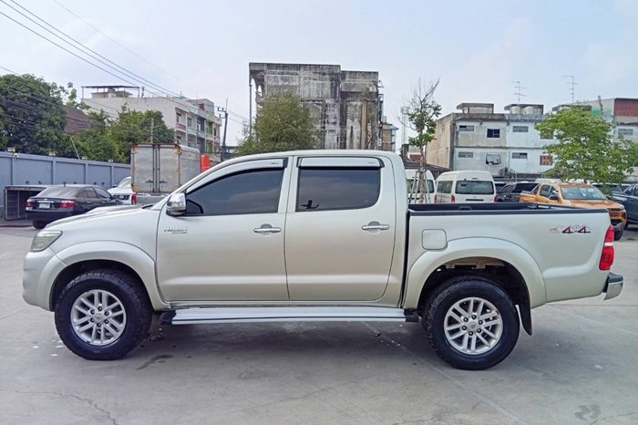 VIGO 4WD 2014 2.5E MT DOUBLE CAB SILVER  3318 full