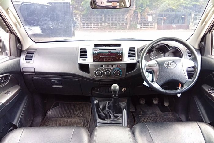 VIGO 4WD 2014 2.5E MT DOUBLE CAB SILVER  3318 full