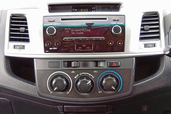 VIGO 4WD 2014 2.5E MT DOUBLE CAB SILVER  3318 full