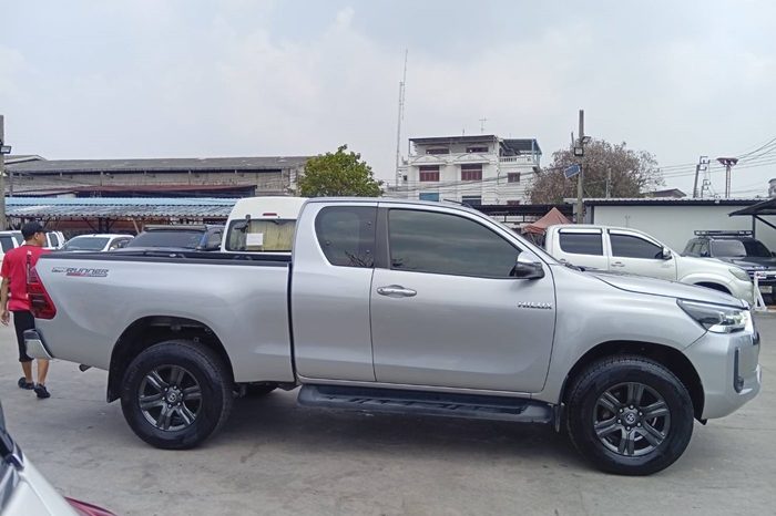 REVO PRE 2022 2.4 ENTRY AT DOUBLE CAB SILVER  4139 full