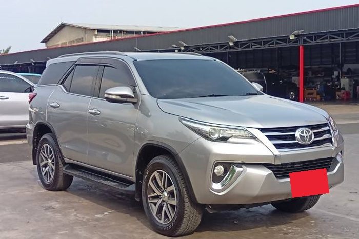 TOYOTA 4WD 2017 2.8V AT FORTUNER SILVER  8388 full