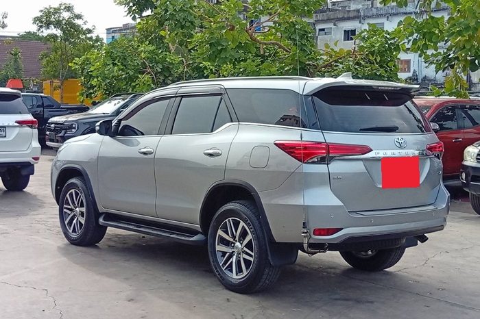 TOYOTA 4WD 2017 2.8V AT FORTUNER SILVER  8388 full
