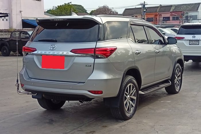 TOYOTA 4WD 2017 2.8V AT FORTUNER SILVER  8388 full