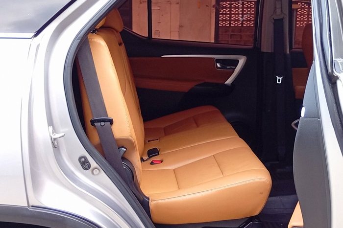 TOYOTA 4WD 2017 2.8V AT FORTUNER SILVER  8388 full