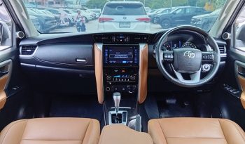 TOYOTA 4WD 2017 2.8V AT FORTUNER SILVER  8388 full