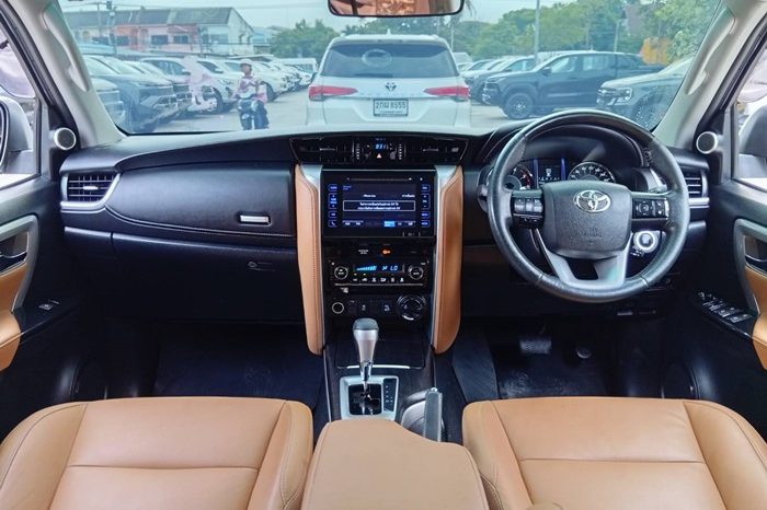 TOYOTA 4WD 2017 2.8V AT FORTUNER SILVER  8388 full