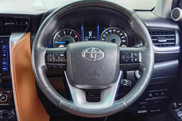 TOYOTA 4WD 2017 2.8V AT FORTUNER SILVER  8388 full