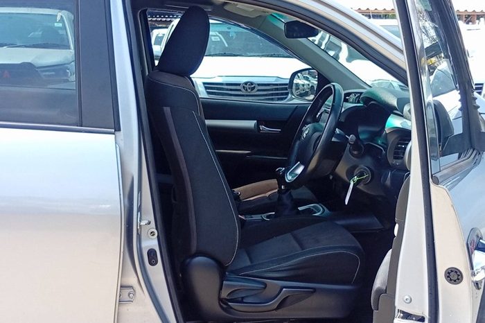 REVO 2WD 2018 2.4E MT DOUBLE CAB SILVER  9424 full