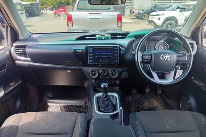 REVO 2WD 2018 2.4E MT DOUBLE CAB SILVER  9424 full