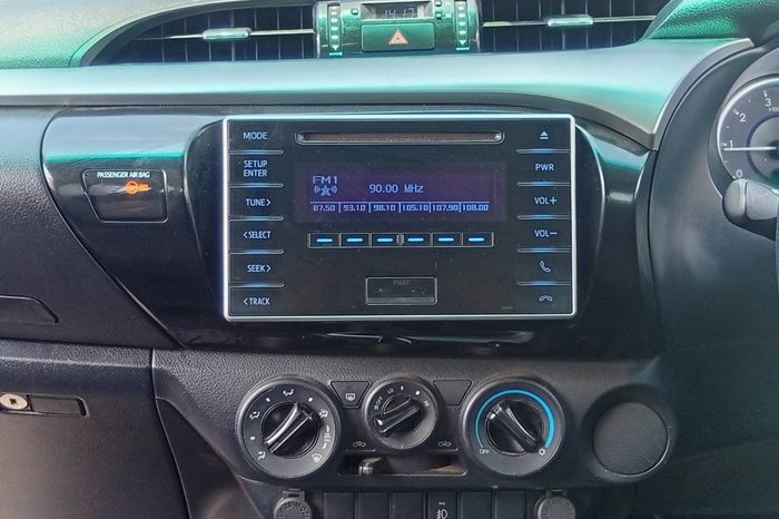 REVO 2WD 2018 2.4E MT DOUBLE CAB SILVER  9424 full