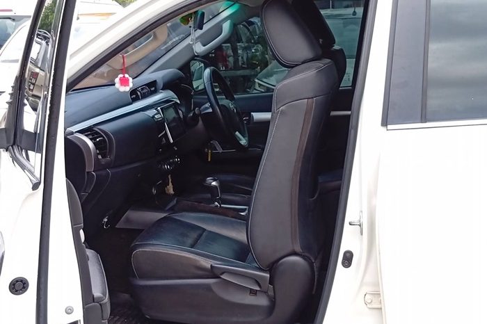 REVO PRE 2019 2.4G AT DOUBLE CAB WHITE  638 full