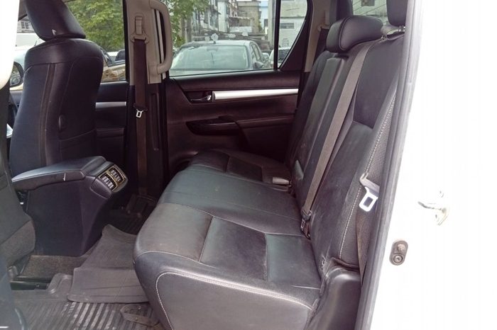 REVO PRE 2019 2.4G AT DOUBLE CAB WHITE  638 full