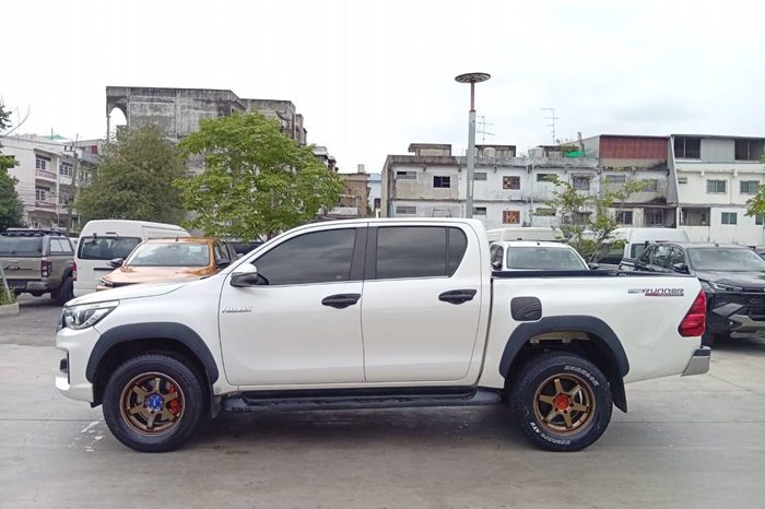 REVO PRE 2019 2.4G AT DOUBLE CAB WHITE  638 full