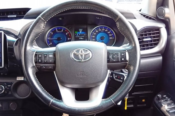 REVO PRE 2019 2.4G AT DOUBLE CAB WHITE  638 full