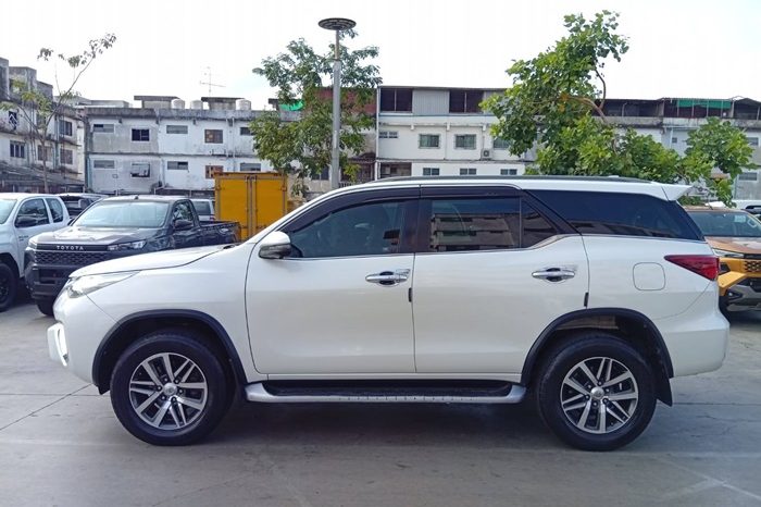 TOYOTA 4WD 2018 2.4V AT FORTUNER WHITE  4132 full