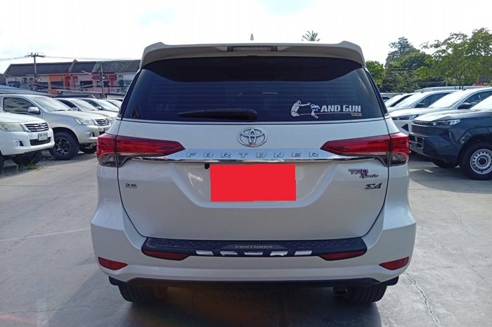 TOYOTA 4WD 2018 2.4V AT FORTUNER WHITE  4132 full