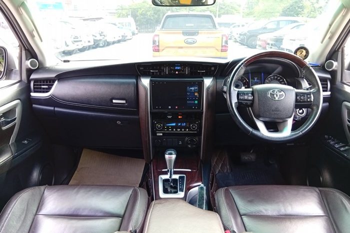 TOYOTA 4WD 2018 2.4V AT FORTUNER WHITE  4132 full