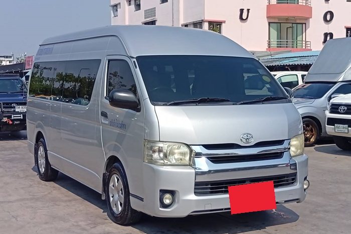 TOYOTA 2WD 2017 3.0 MT COMMUTER SILVER  2143 full