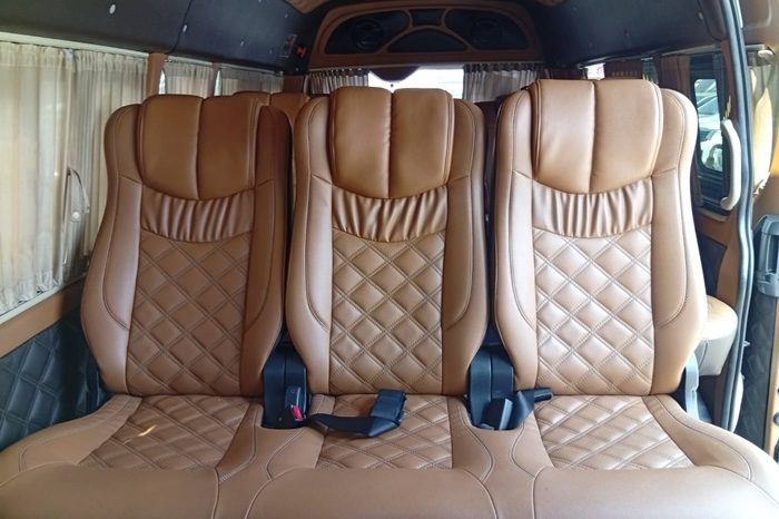 TOYOTA 2WD 2017 3.0 MT COMMUTER SILVER  2143 full