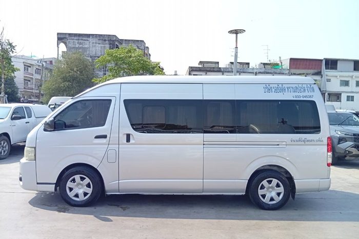 TOYOTA 2WD 2017 3.0 MT COMMUTER SILVER  2143 full