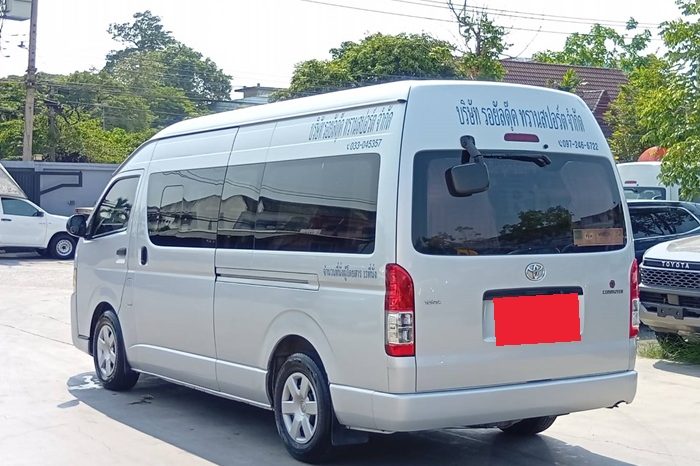 TOYOTA 2WD 2017 3.0 MT COMMUTER SILVER  2143 full