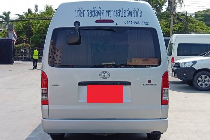 TOYOTA 2WD 2017 3.0 MT COMMUTER SILVER  2143 full