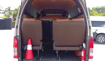 TOYOTA 2WD 2017 3.0 MT COMMUTER SILVER  2143 full