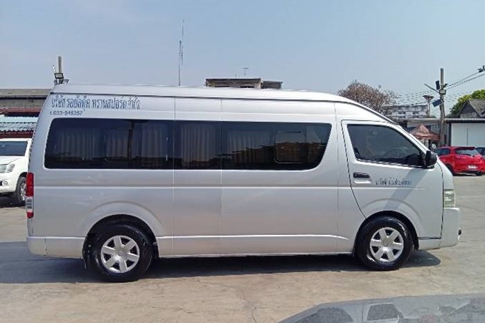 TOYOTA 2WD 2017 3.0 MT COMMUTER SILVER  2143 full