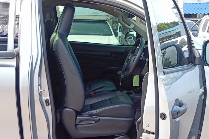 REVO 4WD 2021 2.8 ENTRY MT STANDARD SILVER  4761 full