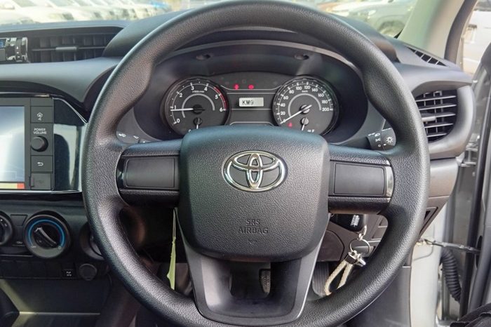 REVO 4WD 2021 2.8 ENTRY MT STANDARD SILVER  4761 full