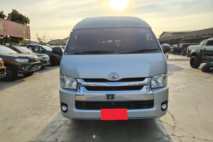 TOYOTA 2WD 2019 3.0 AT COMMUTER SILVER  4619 full