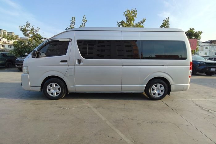 TOYOTA 2WD 2019 3.0 AT COMMUTER SILVER  4619 full