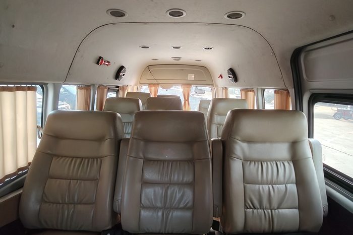 TOYOTA 2WD 2019 3.0 AT COMMUTER SILVER  4619 full