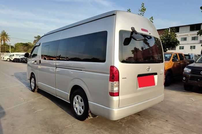 TOYOTA 2WD 2019 3.0 AT COMMUTER SILVER  4619 full