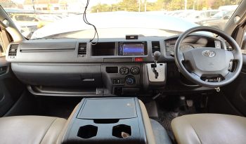 TOYOTA 2WD 2019 3.0 AT COMMUTER SILVER  4619 full