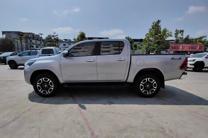 REVO 4WD 2021 2.4 MID MT DOUBLE CAB SILVER 8738 full