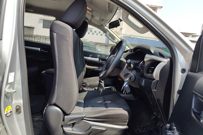 REVO 4WD 2021 2.4 MID MT DOUBLE CAB SILVER 8738 full