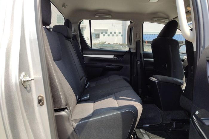 REVO 4WD 2021 2.4 MID MT DOUBLE CAB SILVER 8738 full