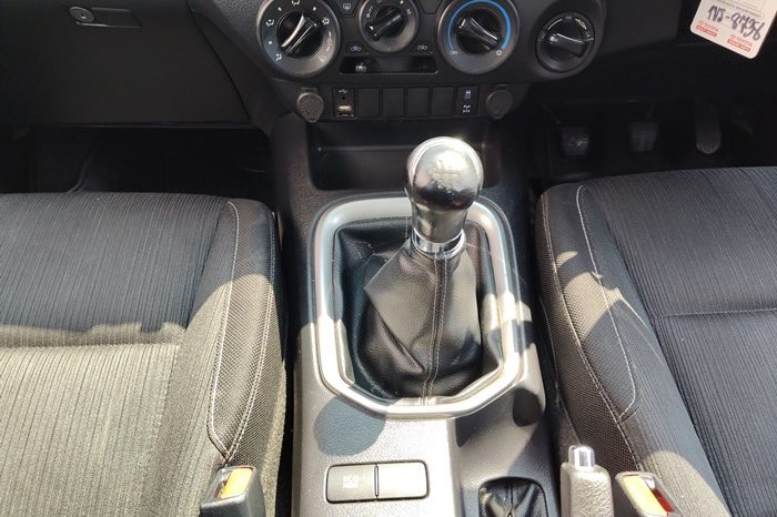 REVO 4WD 2021 2.4 MID MT DOUBLE CAB SILVER 8738 full